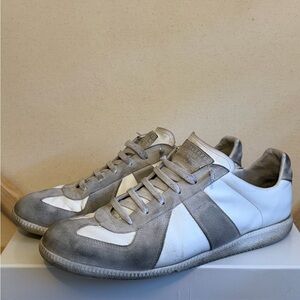 Used White Maison Margiela Gats 

Size 11 

Box,dustbag